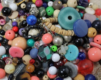 JEWELRY : 10 Vintage Chunky Glass Beads / Beaded Hemp Rope