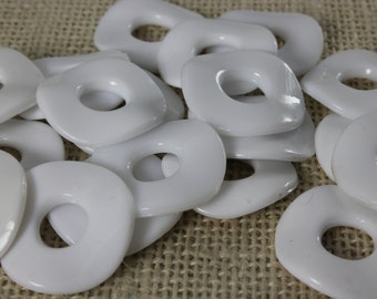 Vintage White Wavy Round Beads (20 Pieces)