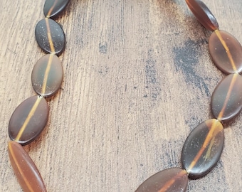 Cuentas de cuerno ovaladas de 30 x 15 mm: 1 tira de 14 cuentas naturales pulidas para hacer joyas, pulseras y collares.