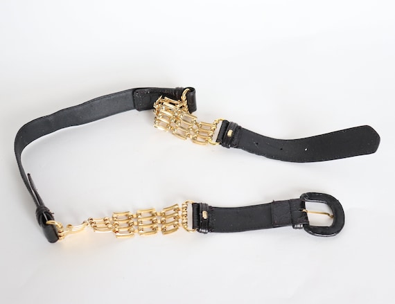 VTG 1990s metal belt Vintage 1990s Gold Medalion Gold Metal Stretch Belt Ladies  main image 4