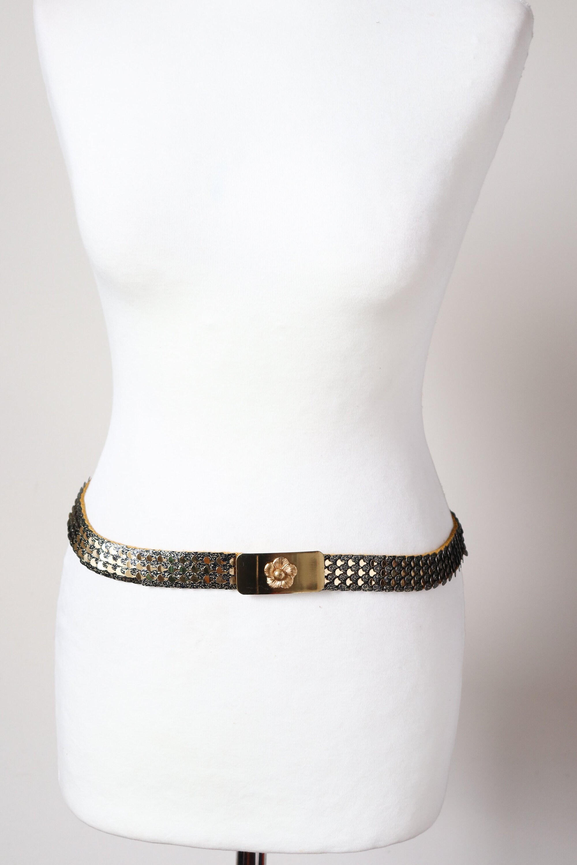 Gold FISH belt stretch STUNNING runway  vintage style fits most New statement Vintage Gold Tone / Fish Scale Belt - Stretchy - 1980s  main image 4