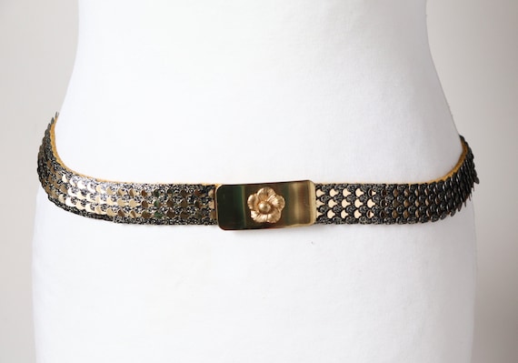 Womens Vintage Gold Metal Stretch Belt Sz.Medium Gold Metal Scale Vintage Belt With Gold Swirl Buckle Size  main image 2
