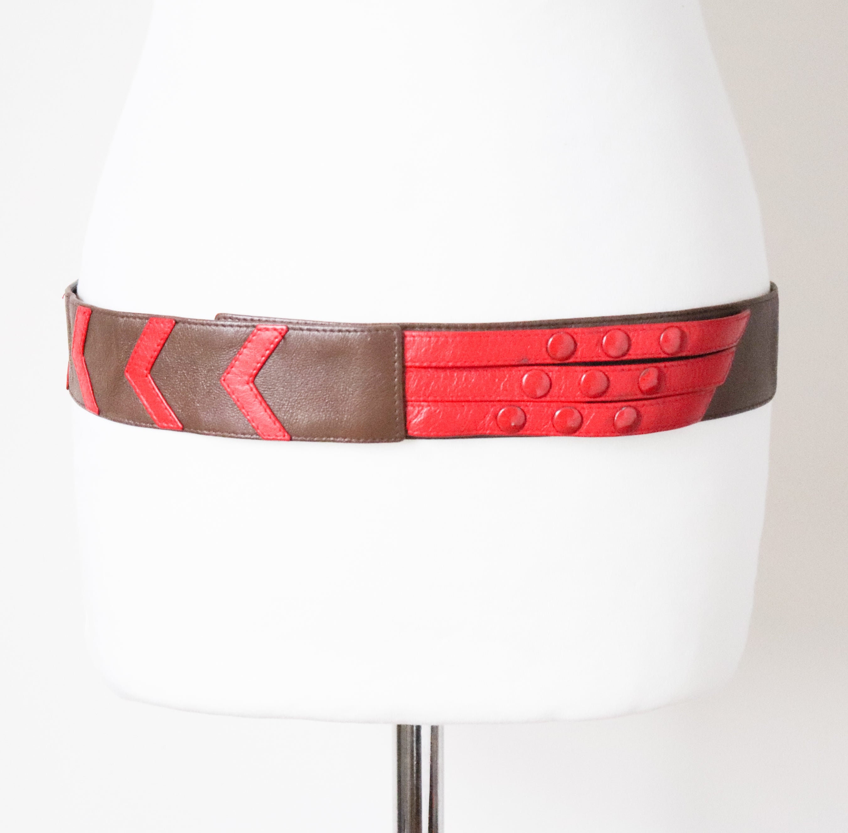 Vintage 1980s Genuine leather Wide V-Front Red Waist Belt 80 main image 3