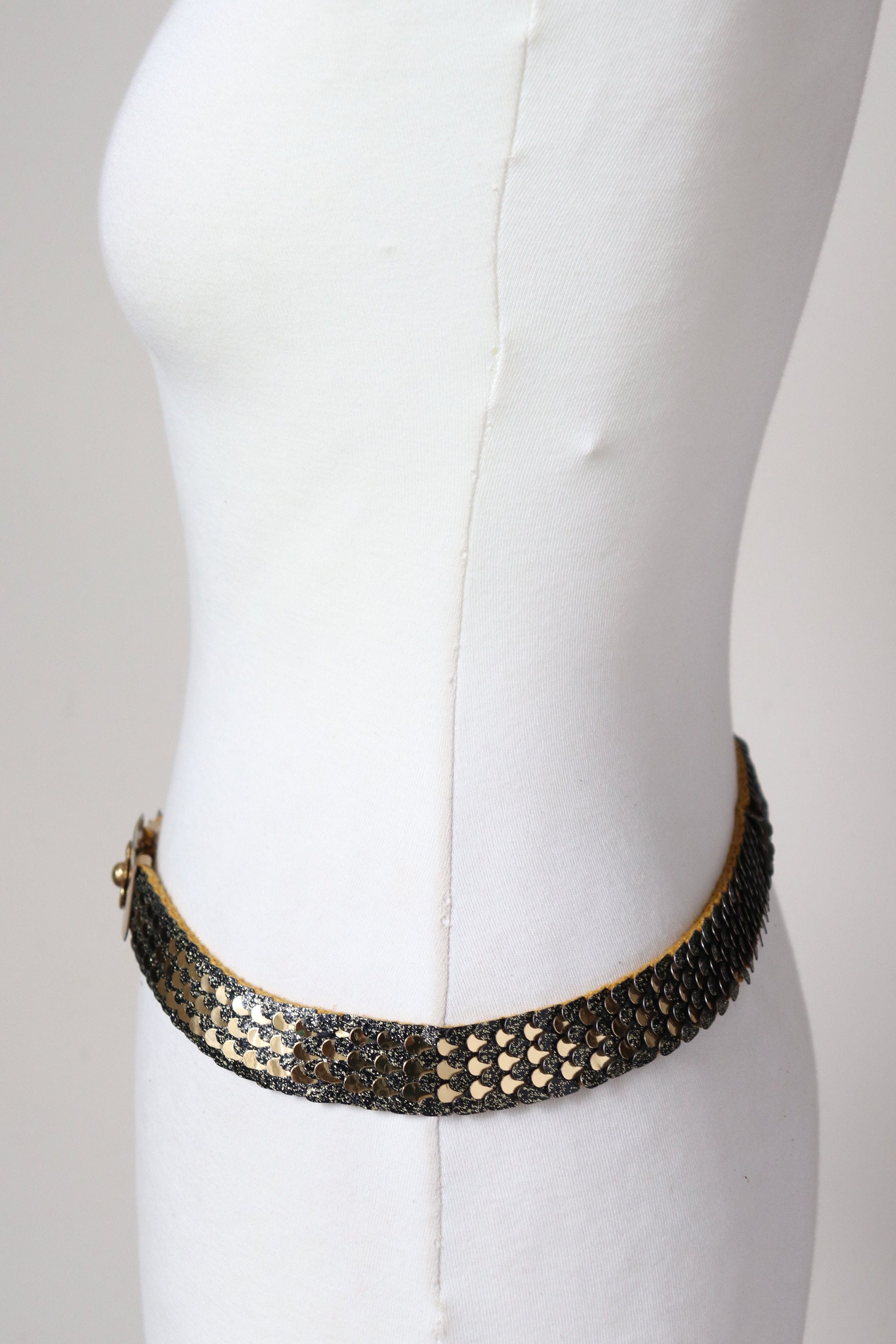 Vintage 1960s Gold Tone Fish Scale Segmented Stretch Belt w Bark Texture Clasp Fish Scale Belt Elastic Stretch Gold Tone Retro Fashion  main image 3