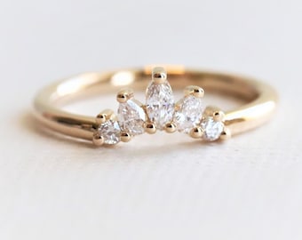 Anillo de bodas con diamantes / Anillo de bodas apilable / Anillo de bodas con corona curvada / Anillo de bodas Everett Crown No. 3