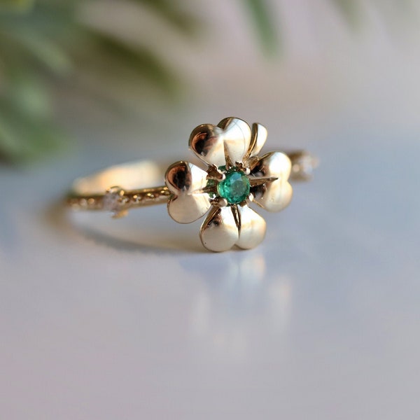 Lucky Four Leaf Clover Ring | 9K and 14K Gold Four Leaf Clover Emerald and Diamond Ring