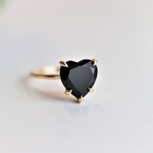 WYN Classic - 10 mm Heart Black Onyx Dainty Solitaire Ring
