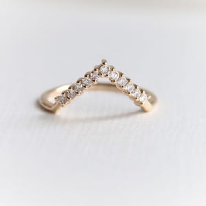 LANA | V Diamant Chevron Band, V Gold Diamant Verschachtelung Band, Kontur Band, Diamant Stapelring, Stapeln Ehering