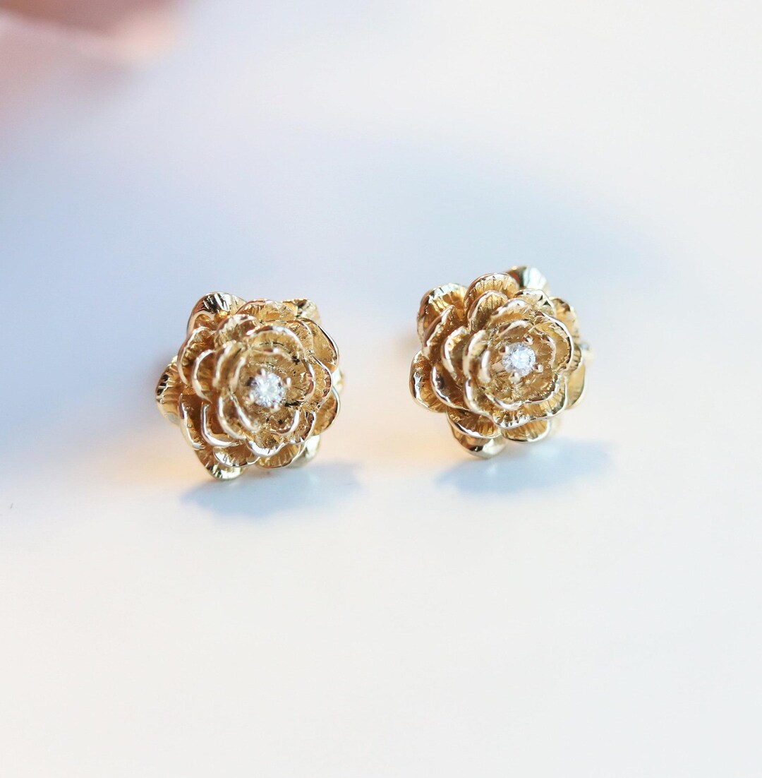 Cherish Natural Studs Earrings in Rose