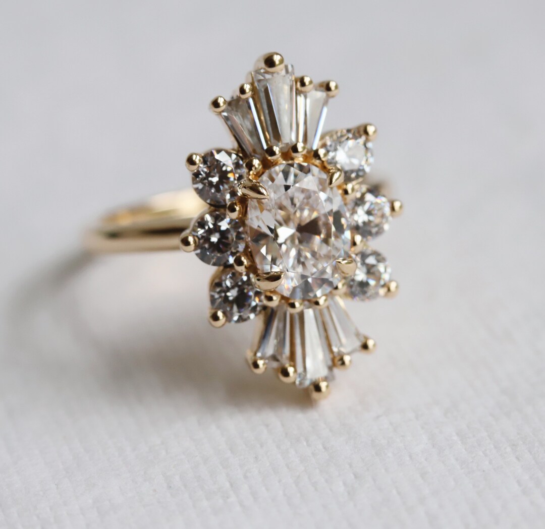 DECORA | OVAL 1 Ct. Lab Grown Diamond Halo Ring, Oval Engagement Ring ...