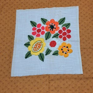 Crewel Embroidery /  Vintage 70s Creative Needlecraft / Flowers