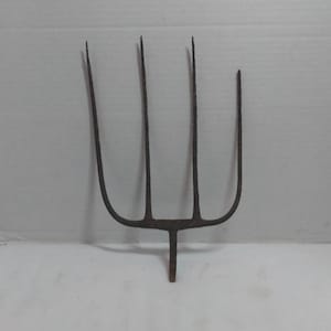 Vintage Rusty Pitchfork Head / Four Tine Hay Fork / Rustic Decor / Farmhouse Decor