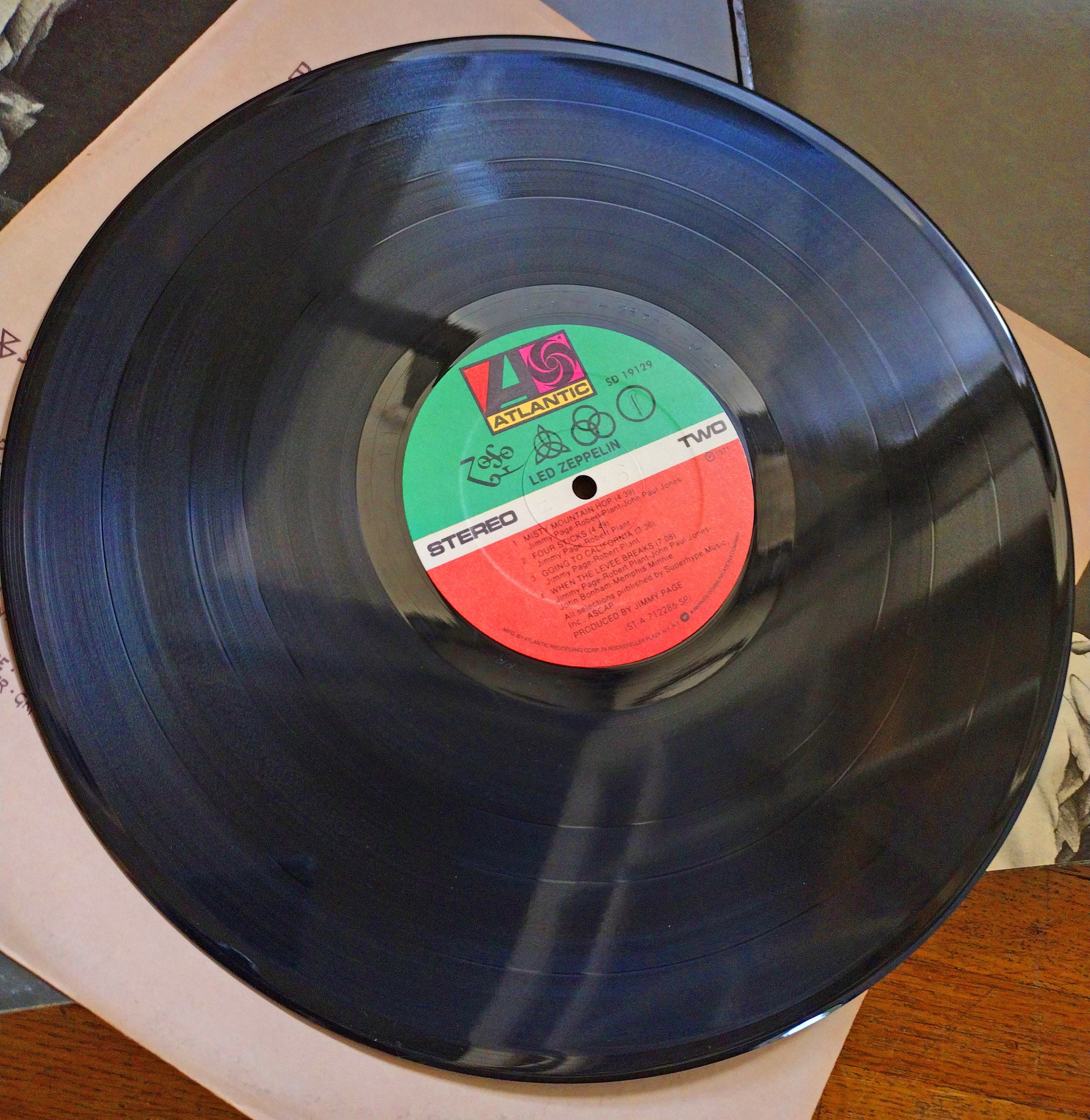 Led Zeppelin ZOSO Led Zeppelin IV Vinyl Record Album SD 19129