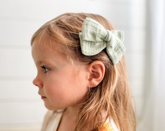 Grampos de cabelo de laço de musselina/Feriado/Presilha antiderrapante para crianças pequenas/Laço de gaze/Laço para pré-escola/Dia dos namorados/Páscoa
