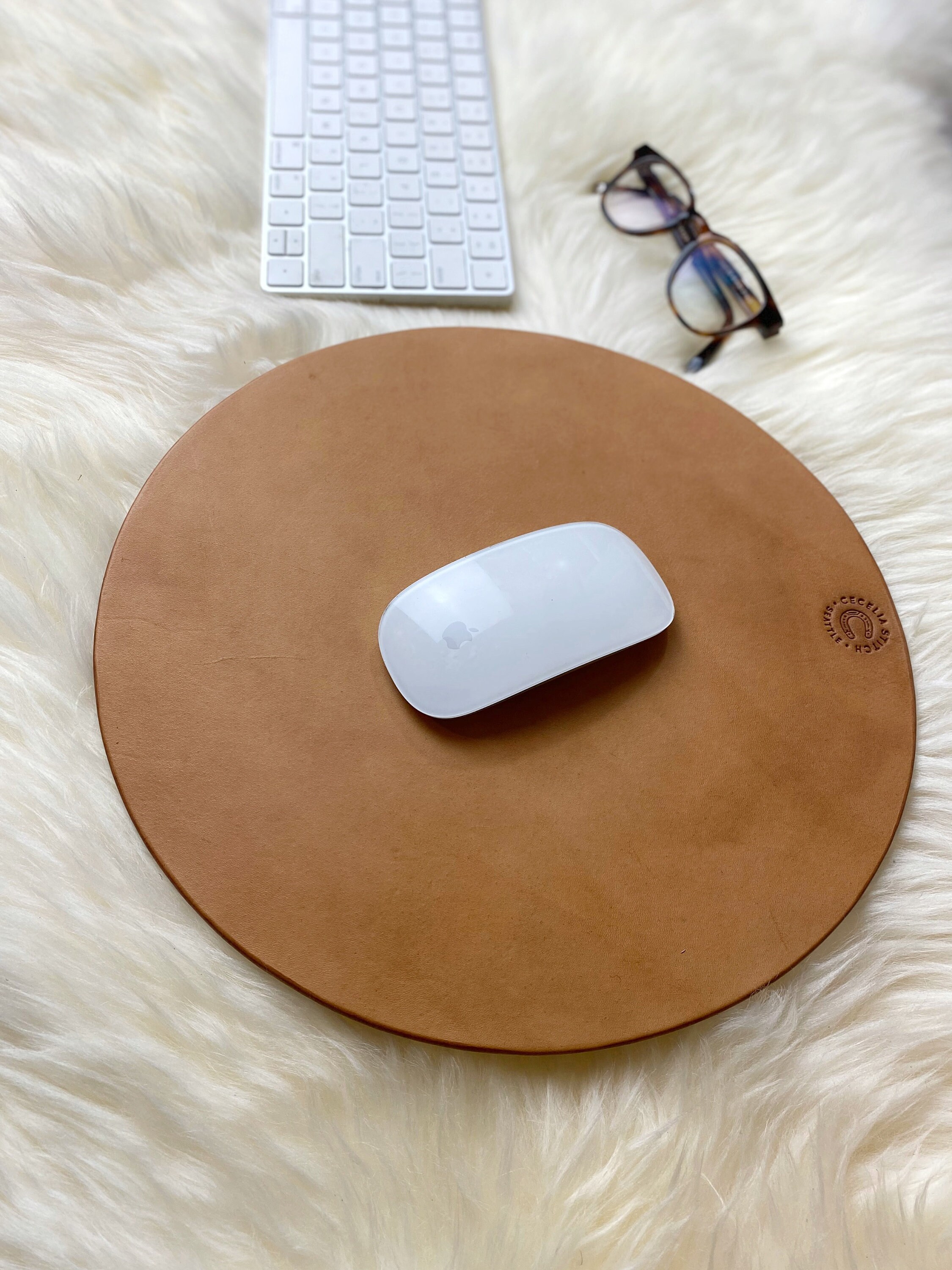 Mouse pad 12” round Hermann Oak Leather with Suede bottom