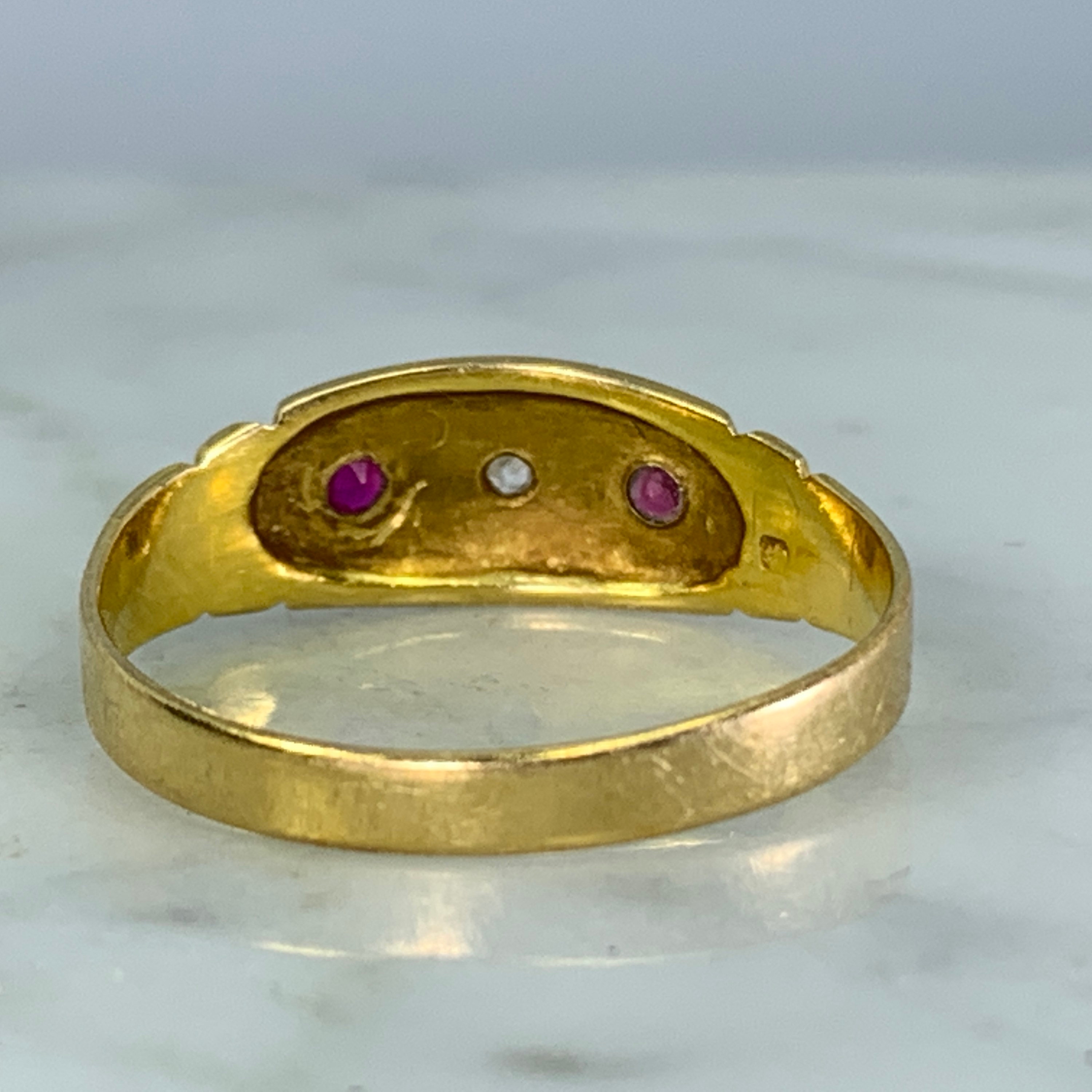 1900s Antique Ruby and Diamond Ring in a 18K Yellow Gold Setting