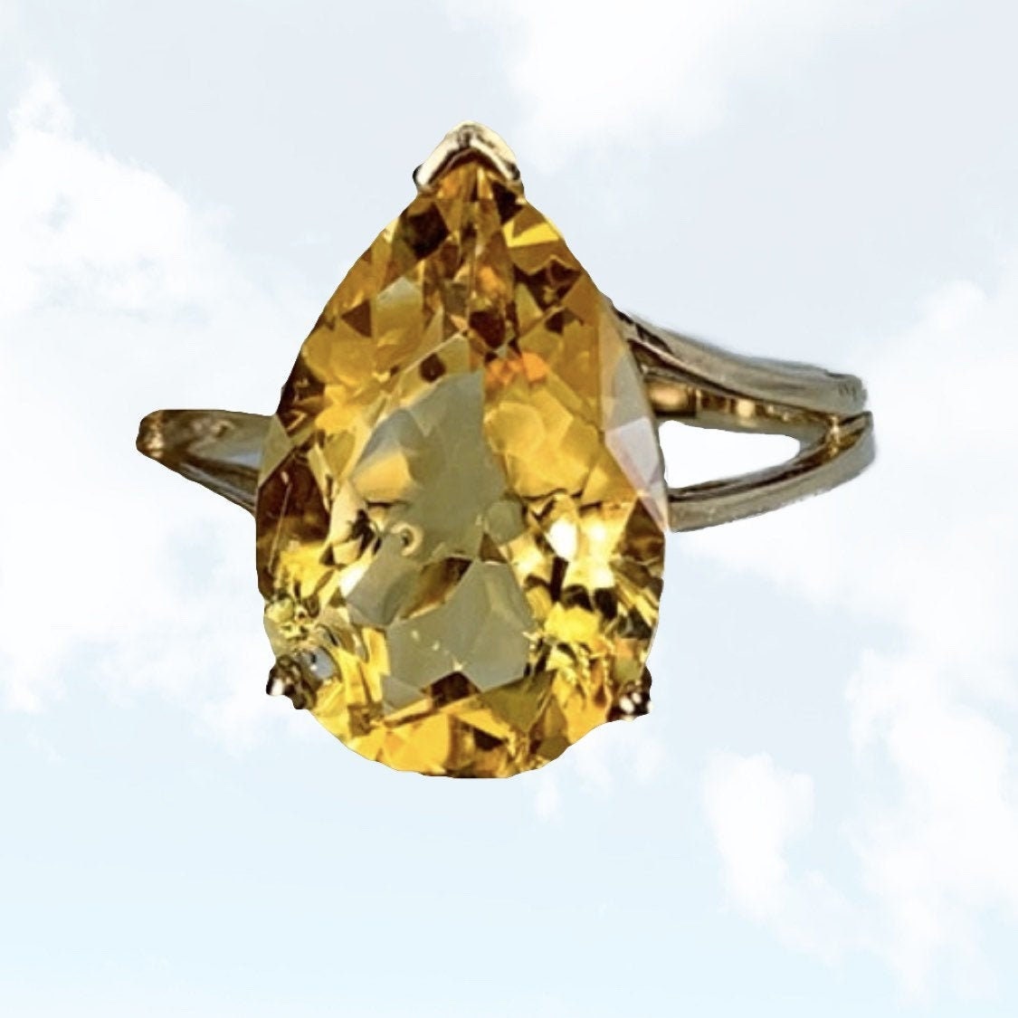 Vintage Citrine Statement Ring in 10K Yellow Gold Setting. 1970s