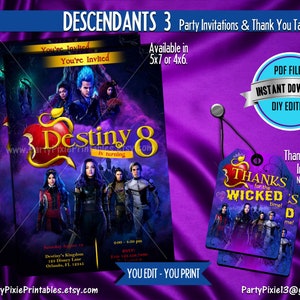 Puede incluir: Invitaciones de fiesta imprimibles y etiquetas de agradecimiento con los personajes de la película de Disney Descendants 3. Las invitaciones son moradas y azules con una manzana roja y el texto "Destiny cumple 8 años". Las etiquetas de agradecimiento son azules con una manzana roja y el texto "¡Gracias por el tiempo malvado!"