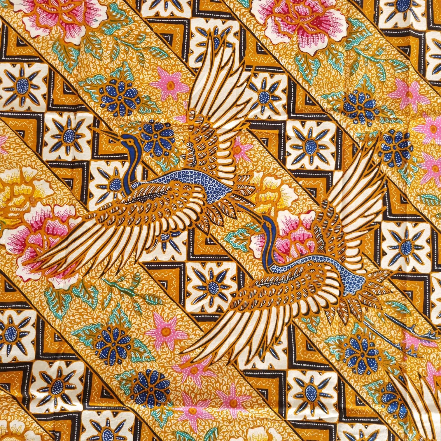 Indonesia Batik Tulis Fabric Japanese Crane Bird Oriental Indonesia Batik Tulis Fabric Japanese Crane Bird Oriental