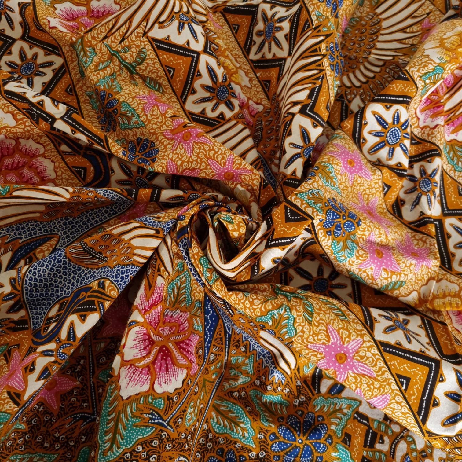 Indonesia Batik Tulis Fabric Japanese Crane Bird Oriental Indonesia Batik Tulis Fabric Japanese Crane Bird Oriental