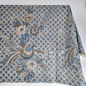 BARGAIN Indonesia Batik tulis asian fabric natural coloring blue floral bird kawung classic sarong DIY batik dress/home decor/tapestry