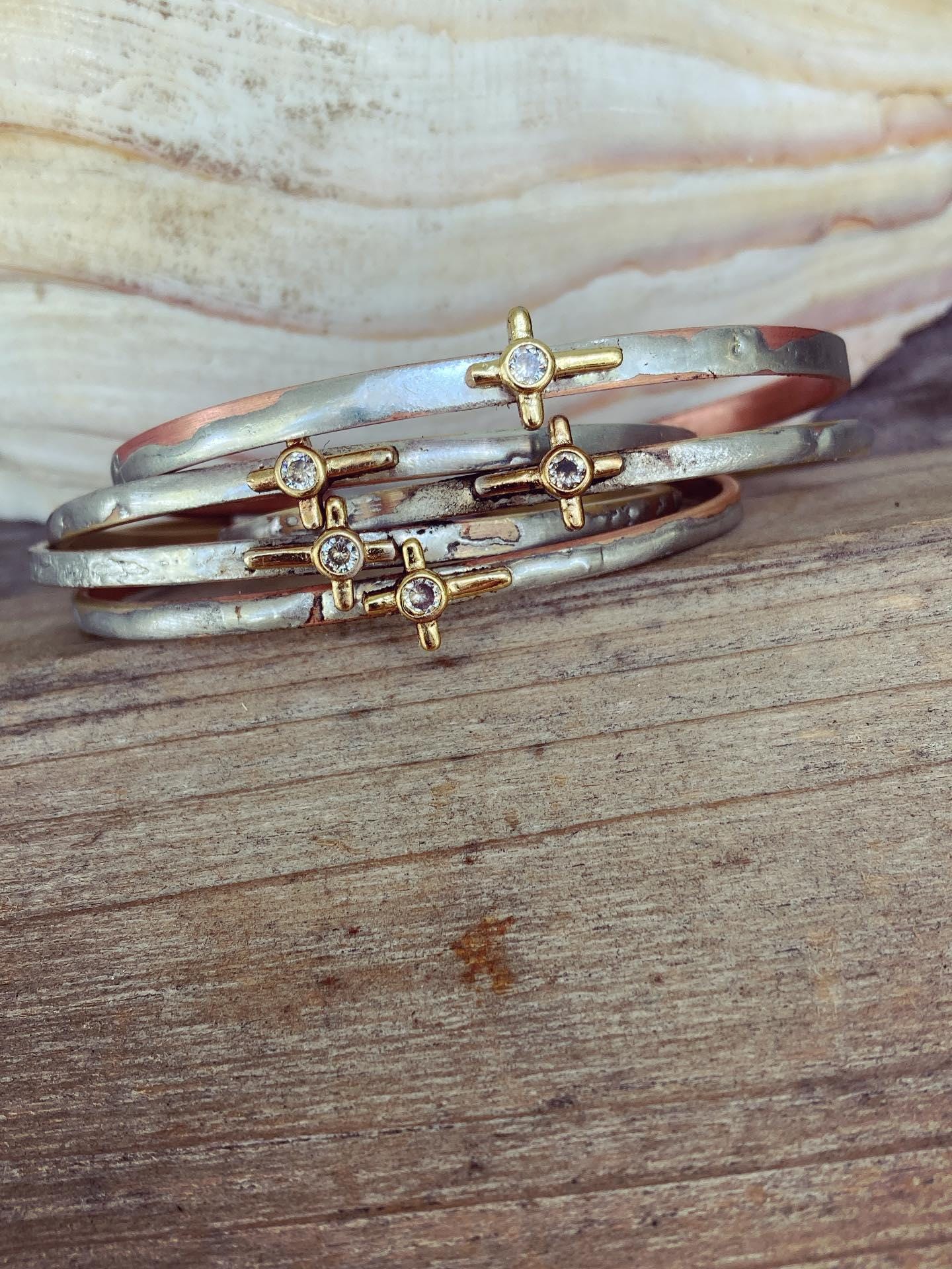 ラインストーンクロスカフ、スキニークロスブレスレットカフ、サイド 
