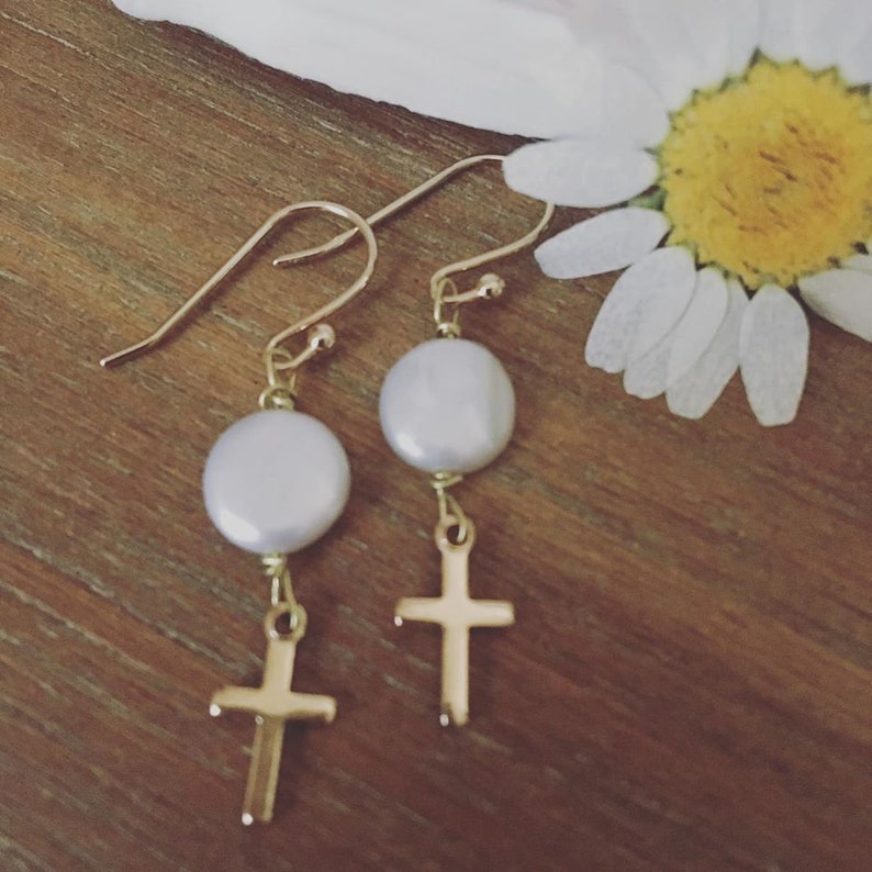 Freshwater Coin Pearl Earrings Gold Cross Earrings Gold Coin Pearl Earrings Gold Pearl Earrings Everyday Pearl Earrings