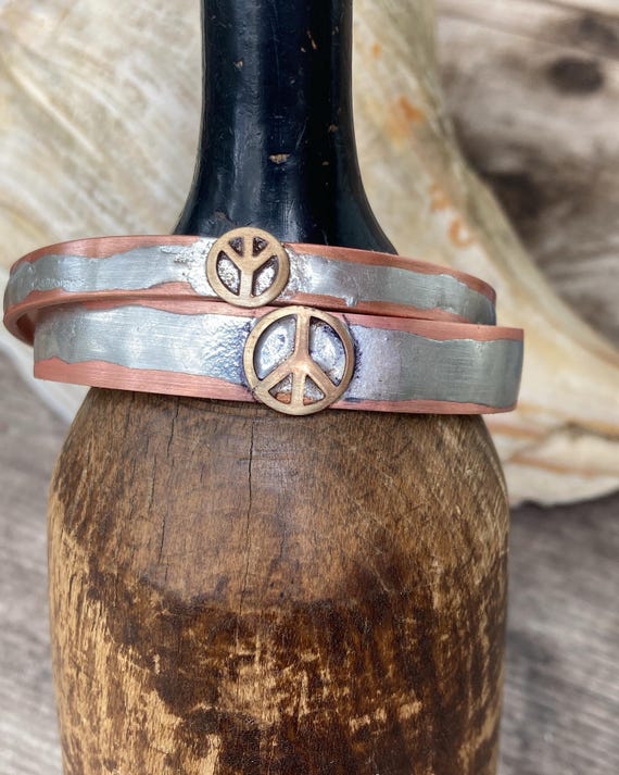 Bracciale con simbolo della pace in pietra lavica, bracciale impilabile Boho - Italia