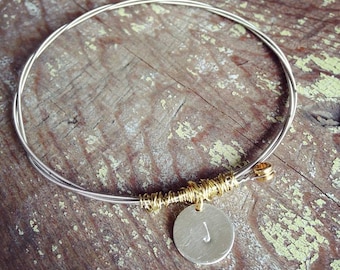 Pulseira de corda de guitarra, pulseira com inicial estampada à mão, pulseira personalizada, joias de corda de guitarra