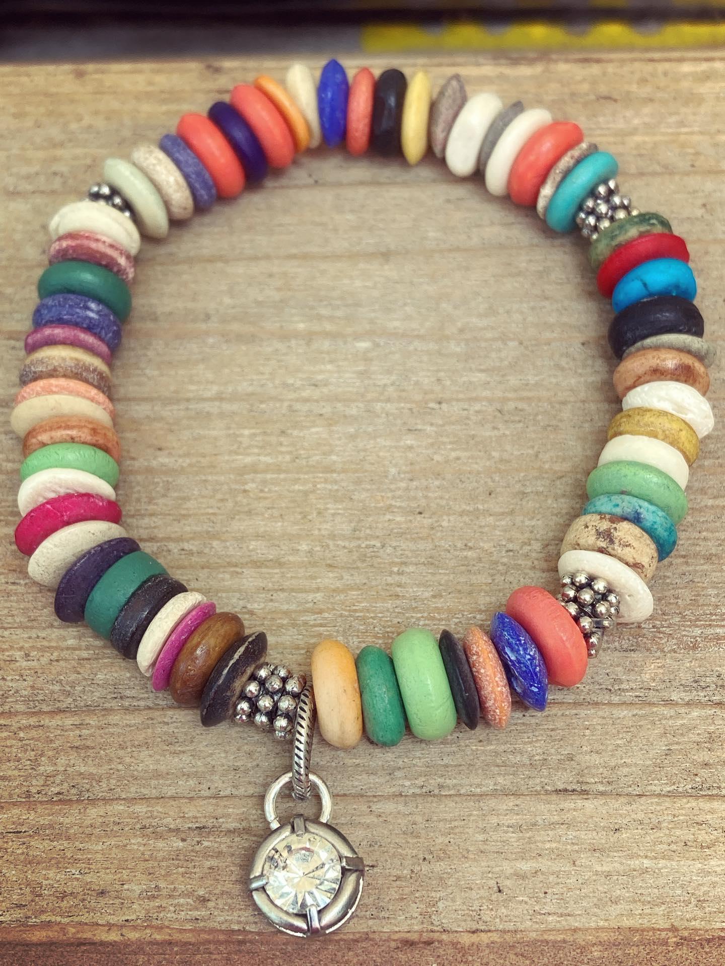 Bracciale da donna fatto a mano con pietre preziose floreali - perline