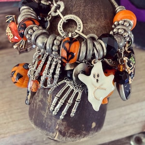 Halloween bedelarmbanden, heksen-, spook-, kat- en vleermuisbedelarmbanden, griezelige bedelarmbanden