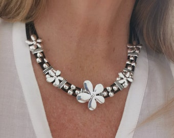 Short Floral Bloom Womens Leather Necklace Boho, Womens Flower Leather Necklace Boho, Uno de 50 Style Gift Idea Jewelry Boho Flower Necklace