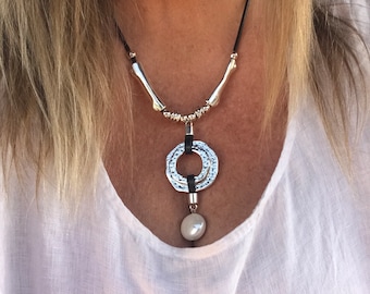 woman leather necklace spiral round pearl pendant, beaded leather spiral pendant necklace, heart pendant Boho unode50 Style necklace