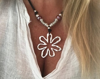 flower necklace, woman leather necklace, pendant necklace, flower, floral, Accessories,  girlfriend gift, for her, unode50 StyleBoho, beaded