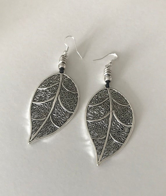 Hook earrings, leaf pendant, flower, metal bead earrings, gift for her, dangle earrings, fashion jewellry, Boho, big leaf earrings, gift