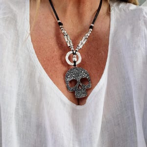 Leather Necklace with Skull Pendant, Hippie Skull Pendant Necklace, Leather Skull Necklace, Halloween Gift, Biker