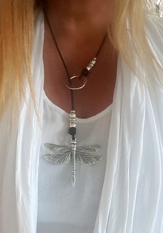 woman leather, Y necklace, dragonfly pendant necklace, leather woman dragonfly necklace, loop choker, lasso choker, gift idea
