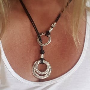 woman leather, Y necklace, endless Rings pendant necklace, leather woman endless Ring statement necklace