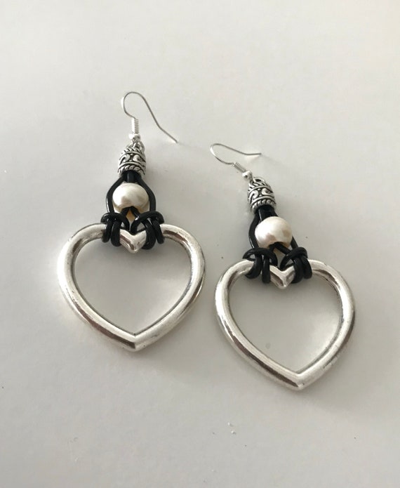 Hook earrings, heart, metal bead earrings, gift for her, dangle earrings, fashion jewellry, myDemimore, gift idea for her, love, luck, heart