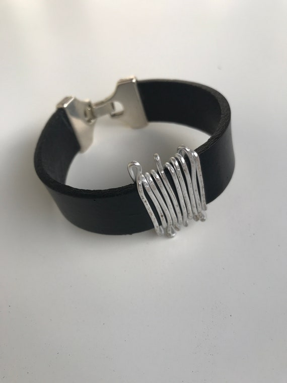 wide statement leather cuff Aluminium wire, woman leather Bracelet hammered aluminum wire, leather cuff wire Aluminum gift idea for her