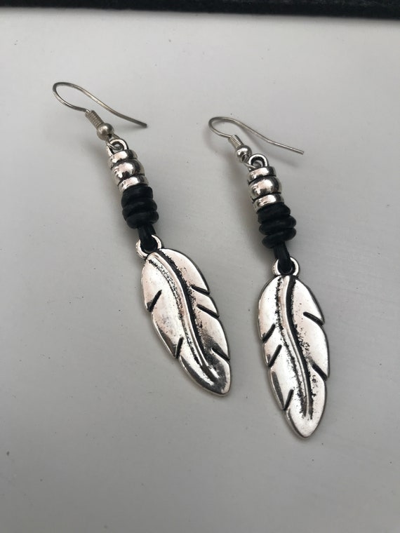 leather Hook dangle feather earrings, dangle hook earrings, lwoman leather earrings, accessoires, gift idea, light weight, idea, for her