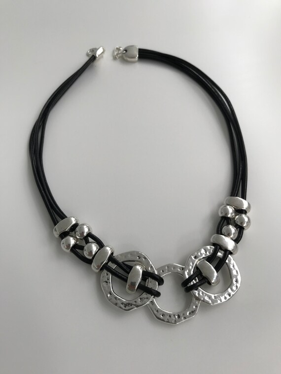 Un cordón de cuero negro de Damas 13-14/" Gargantilla Collar de encanto nota musical Nueva.
