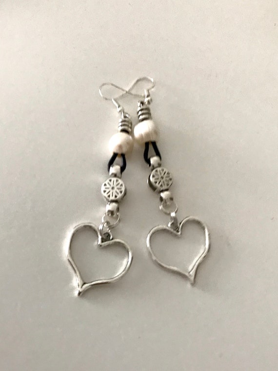 Hook earrings, heart, metal bead earrings, gift for her, dangle earrings, fashion jewellry, myDemimore, gift idea for her, love, luck, heart