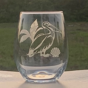 PELICAN GIFT, Pelican Wine Glass, Etched Glass Stemless Wine Glass, Seashore Decor, Wine Drinker Gift For Girlfriend, Coastal Drinkware