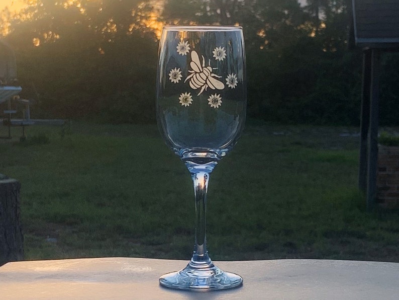 BEE GIFT Bee Wine Glass Etched Glass Stemmed Wine Glass Etsy