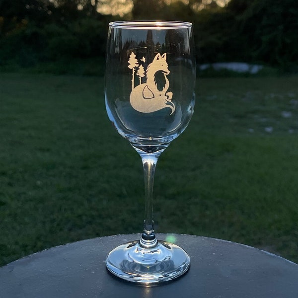 FOX GIFT, Fox Wine Glass, Etched Glass Stemmed Wine Glass, Woodland Decor, Wine Lover Gift For Mom,  Wildlife Drinkware