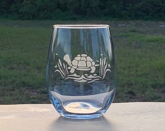 TURTLE GIFT, Turtle Wine Glass, Etched Glass Stemless Wine Glass, Coastal Decor, Wine Lover Gift For Mother, Sealife Drinkware