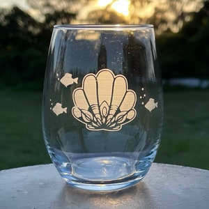 SEASHELL GIFT, Seashell Wine Glass, Tumbler, Beach Theme, Stemless Barware With Sea Shell Design, Gift For Mom, Etched Glass