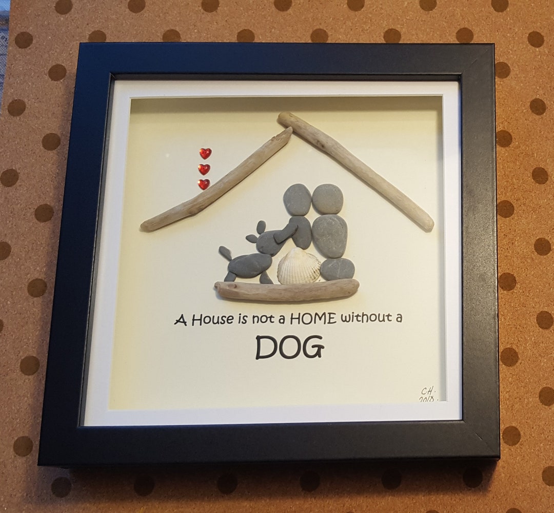 Une maison n'est pas une maison sans chien - Ornement de chien en métal assis à l'intérieur de contreplaqué (dhse-ha23-homedog) - France