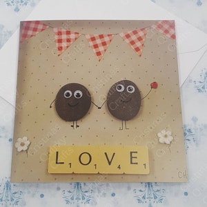 Tarjeta de felicitación hecha a mano "LOVE Quirky and Fun, Pebble art, Pebbles, Unique, Flowers, Friend, Partner, Bunting